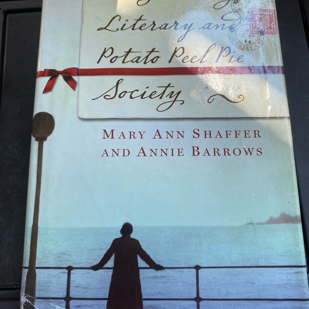 The Guernsey Literary and Potato Peel Pie Society Book